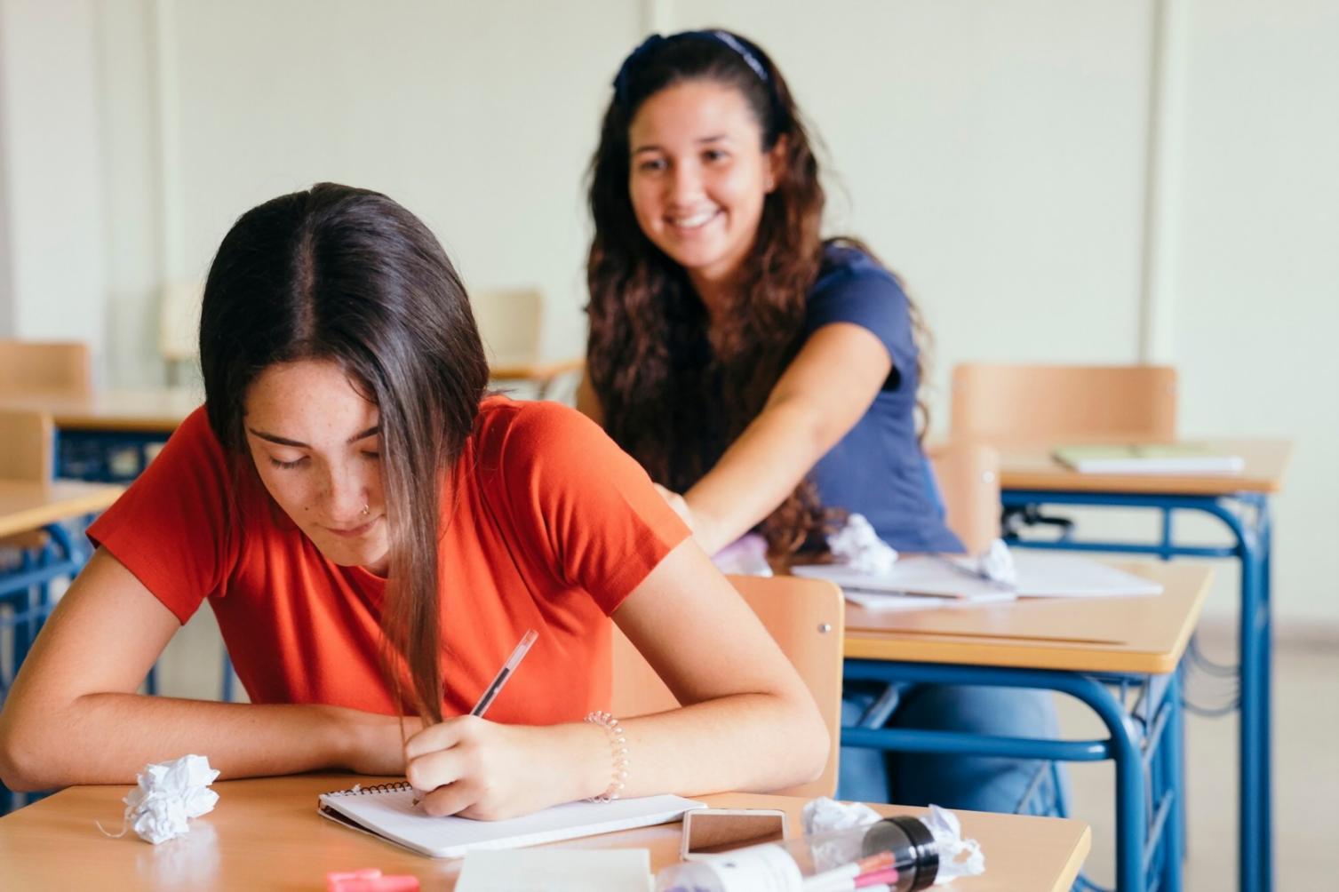 Teilnehmer bei einer Gruppenarbeit zur Budgetanalyse